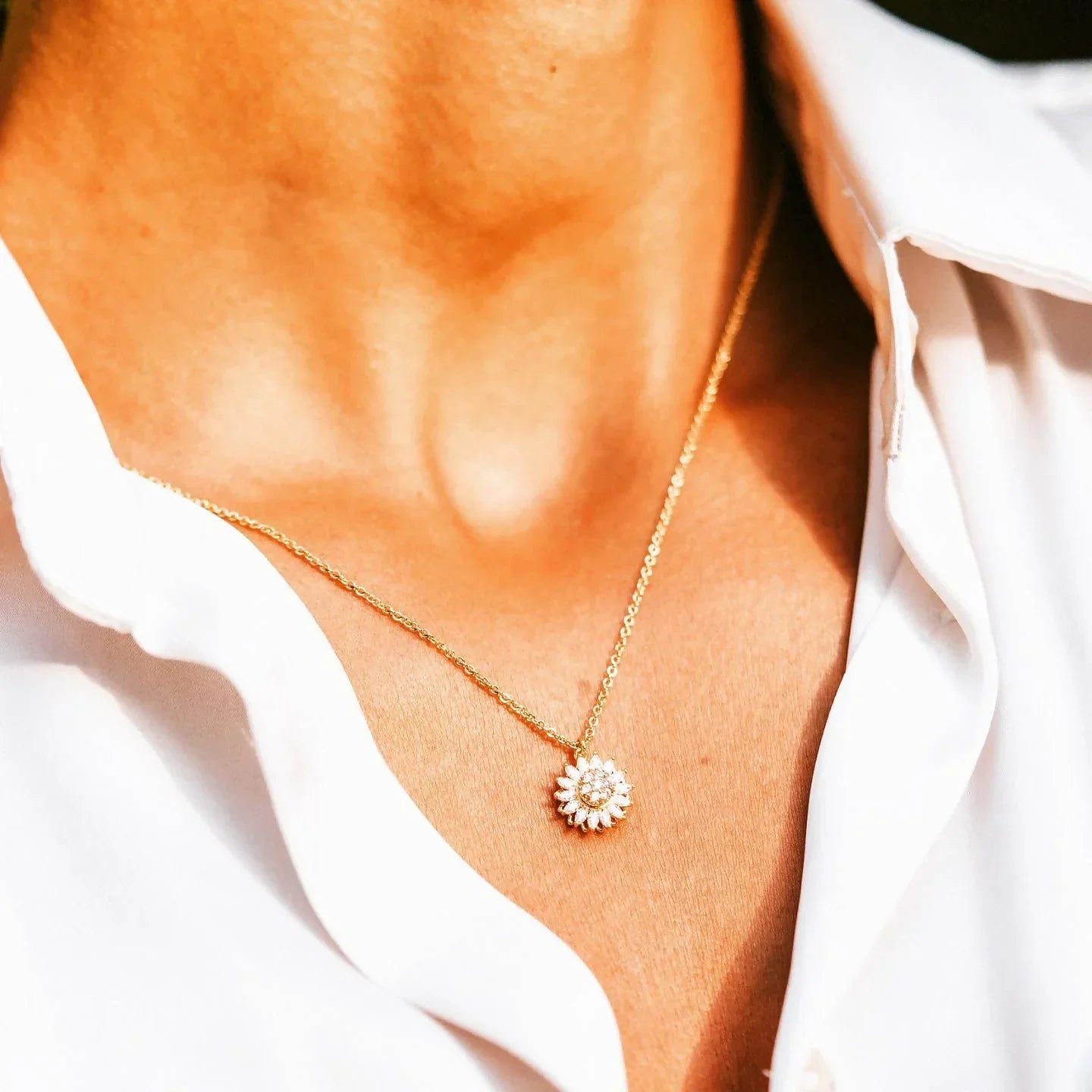 Collar Girasol Giratorio en Oro